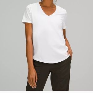 Lululemon Love Tee V Neck size 4 NWOT